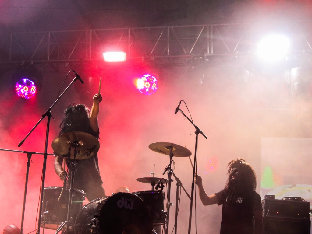 Jóvenes saturan el Zócalo Capitalino